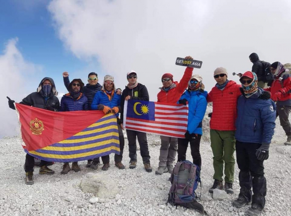 Hiking Mount Damavand