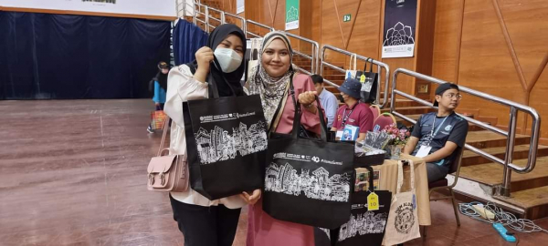 IIUM Alumni Souvenirs Booth 